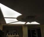 сатиновый натяжной потолок с подсветкой