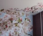 белый натяжной потолок фотопечать цветы